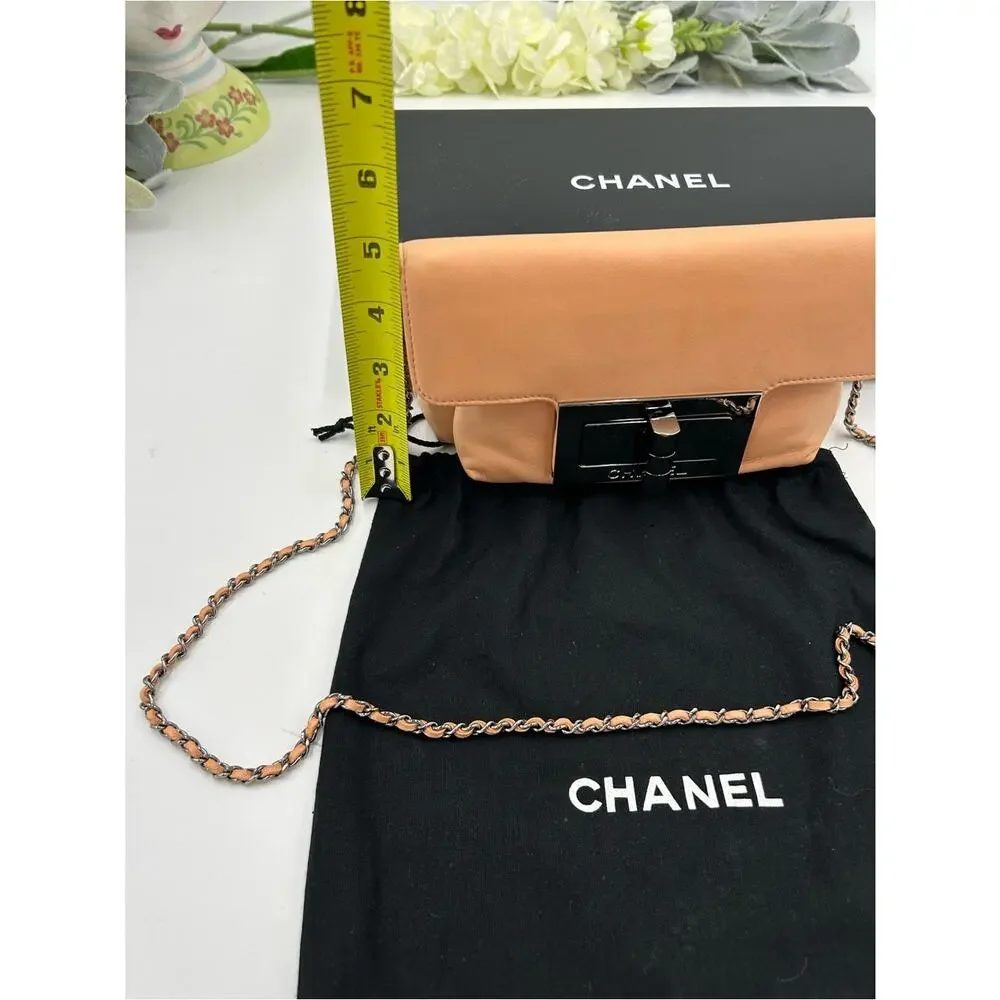 Women's CHANEL Peach Leather Turnlock Crossbody Bag made in Italy PRISTINE